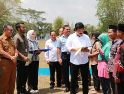 Sekdaprov Fahrizal Hadiri Penyerahan 110 Sertifikat PTSL oleh Menteri ATR/BPN Hadi Tjahjanto kepada Masyarakat Desa Bumi Agung Marga