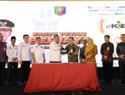 Gubernur Arinal Berikan Anugerah KPB Award Tahun 2023 kepada Stakeholder Berperan Percepatan Implementasi Program KPB di Provinsi Lampung