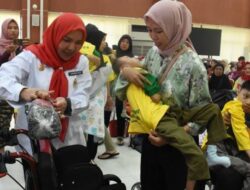 Pemerintah Kota Bandar Lampung Salurkan Bantuan Kursi Roda dan Beras untuk Anak Difabel