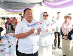 Gubernur Arinal dan Keluarga Salurkan Hak Pilih di TPS 22 Sepang Jaya