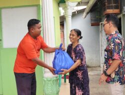 Berbagi Berkah Ramadan: BPS Provinsi Lampung Menyalurkan Paket Sembako untuk Masyarakat Sekitar