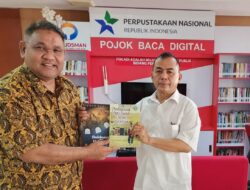 Dua Buku Karya Teguh Santosa Kini Melengkapi Pojok Baca Digital di Kantor PWI