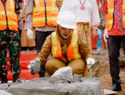 Groundbreaking Pembangunan Tugu Pagoda dan Gapura Teluk Betung Oleh Hj. Eva Dwiana