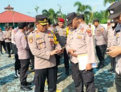 Cegah Judi Online, Waka Polres Mesuji Sidak Handphone Personel