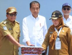 Walikota Eva Dwiana Sambut Presiden Joko Widodo Saat Resmikan Pasar Pasir Gintung
