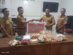 Lestarikan Budaya Lampung di Kec Ketapang, Pemdes Ruguk Berikan Bantuan Seragam Kesenian Tari Budaya ke SD dan MI