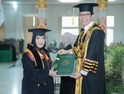 Walikota Eva Dwiana Raih Gelar Magister Hukum Ekonomi UIN RIL