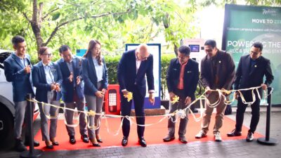 PLN UID Lampung dan Hotel Radisson Lampung Kolaborasi Dukung Energi Hijau melalui REC dan EV Charging Station