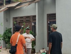 Anggota DPRD Bandar Lampung Agus Djumadi Tinjau dan Bantu Warga Gunung Terang yang Terdampak Puting Beliung