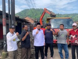 Ketua Fraksi PKS Tinjau Penyebab Banjir Pidada bareng Kadis PU, Drainase Segera Diperbaiki