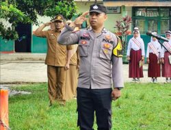 “Polisi Masuk Sekolah”, Babinkamtibmas Bripka Wahyu Setiawan Jadi Pembina Upacara di SDN 1 Karyamukti