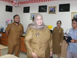 Hari Pertama Berkantor, Wabup Pringsewu Silaturahmi dengan Pegawai Sekretariat