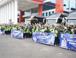 Wali Kota Bandarlampung Eva Dwiana Lepas Ratusan Peserta Wisata Rohani ke Masjid Raya Al-Jabbar