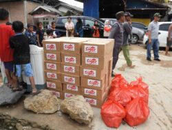 Bunda Eva Beri Arahan, Camat dan Pejabat Turun Bantu Korban Banjir