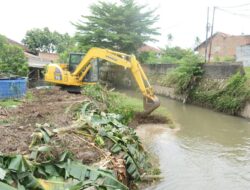 Pemkot Bandar Lampung Kerahkan Alat Berat untuk Normalisasi Sungai di Tanjung Senang