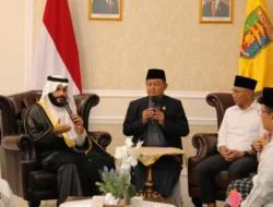 Gubernur Mirzani Berbuka Puasa Bersama Imam dan Qori Syeikh Abdurrahman Al Ausy di Guest House Mahan Agung