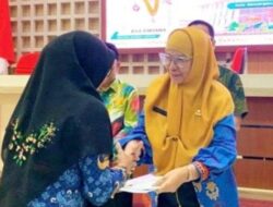 Pemkot Bandar Lampung Serahkan 121 SK ASN Pensiun