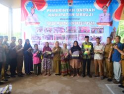 Bupati Mesuji Elfianah Bersama Surnadi Buka Pasar Murah Dalam Rangka Hari Besar Keagamaan Nasional (HBKN) Ramadhan dan Idul Fitri 1446 H
