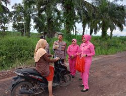 4 Hari Sebelum Gugur Dalam Tugas, Kapolsek Negara Batin Bagikan Takjil Ke Masyarakat