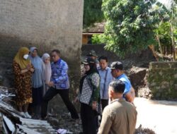 Wali Kota Eva Dwiana Pastikan Empat Rumah di Atas Sungai Bakal Dirobohkan