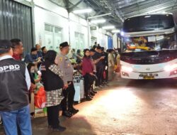 Walikota Bandar Lampung Tinjau Arus Balik Lebaran 2025 di Pool Damri Stasiun Tanjung Karang