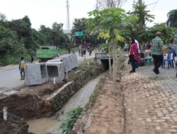 Pemkot Bandar Lampung Gerak Cepat Atasi Banjir, Wali Kota Eva Dwiana Pantau Langsung Pemasangan Box Culvert