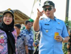 Bupati Radityo Egi Pratama bersama Wali Kota Eva Dwiana Tinjau Kondisi Ruas Jalan Sabah Balau