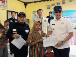 Bupati Egi ‘Blusukan’ ke Pulau Sebesi, Bawa Kado Istimewa: KTP Jemput Bola hingga Renovasi Sekolah