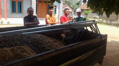 PT. Cahya Bagus Mandiri Salurkan Bantuan CSR Penerangan Jalan di Desa Rejomulyo