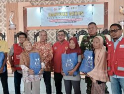 PMI Mesuji Bagikan Beras Gratis untuk 120 KK di Panca Jaya