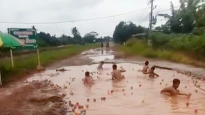 Viral Jalan Rusak Disulap Jadi ‘Telaga Sewu’, Pemkab Lamtim Gerak Cepat