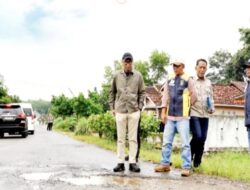 Gubernur Lampung Meninjau Perbaikan Jalan di Pesawaran