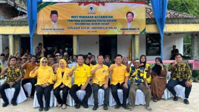 Muscam Partai Golkar Negeri Besar, Dr Darlian Pone Lantik Asmawati sebagai Ketua Pimpinan Kecamatan
