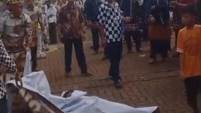 Kecewa Kunjungan Jokowi Batal, Panitia Luapkan Kekecewaan dengan Merobek Baliho Sambutan