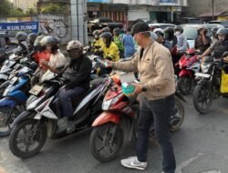 Peduli Dampak Debu Erupsi Gunung Anak Krakatau, BRN Lampung Bagikan 1.500 Masker